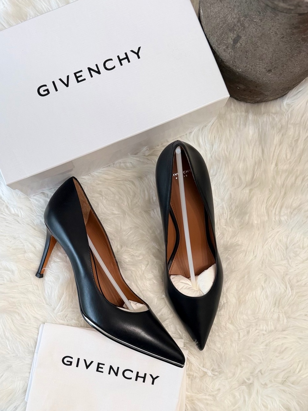 GIVENCHY LEATHER POINTD TOW PUMP